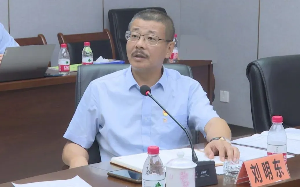 海南礦業(yè)召開黨委（擴(kuò)大）會議 部署黨紀(jì)學(xué)習(xí)教育工作2.jpg