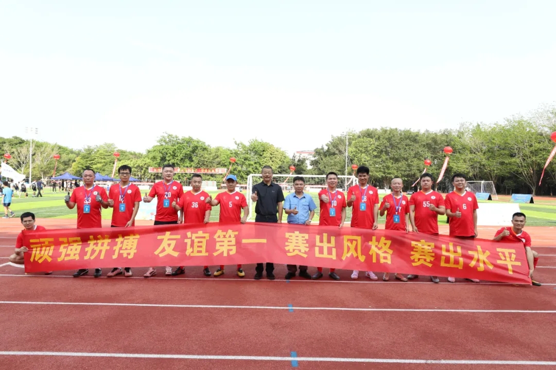 海南礦業(yè)足球隊出戰(zhàn)海南“國資杯”暨第七屆昌江“芒果杯”足球賽3.webp.jpg