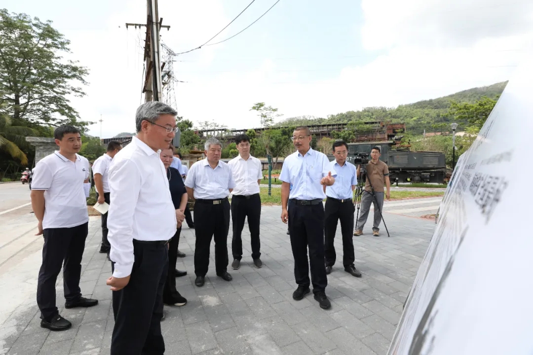 1715854988340836.jpg 海南省政協(xié)主席李榮燦到海南礦業(yè)調(diào)研2_副本.jpg