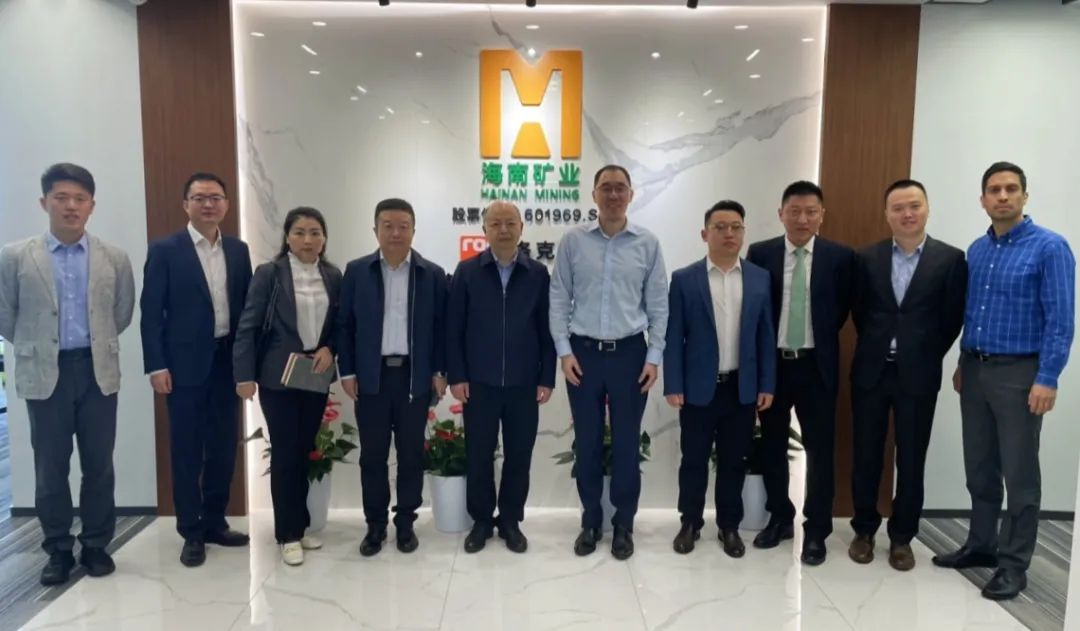 中國能建易普力公司客人到訪海南礦業(yè)上海中心