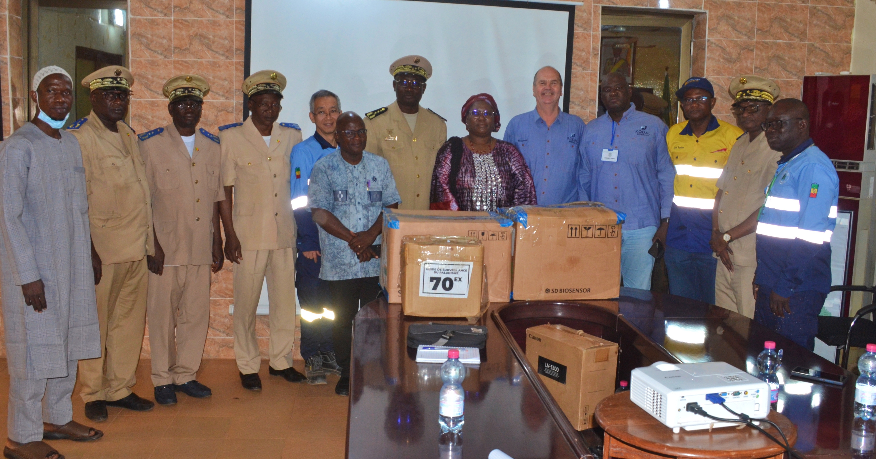 馬里鋰礦項目聯(lián)合復星基金會向本地社區(qū)捐贈抗瘧疾藥物