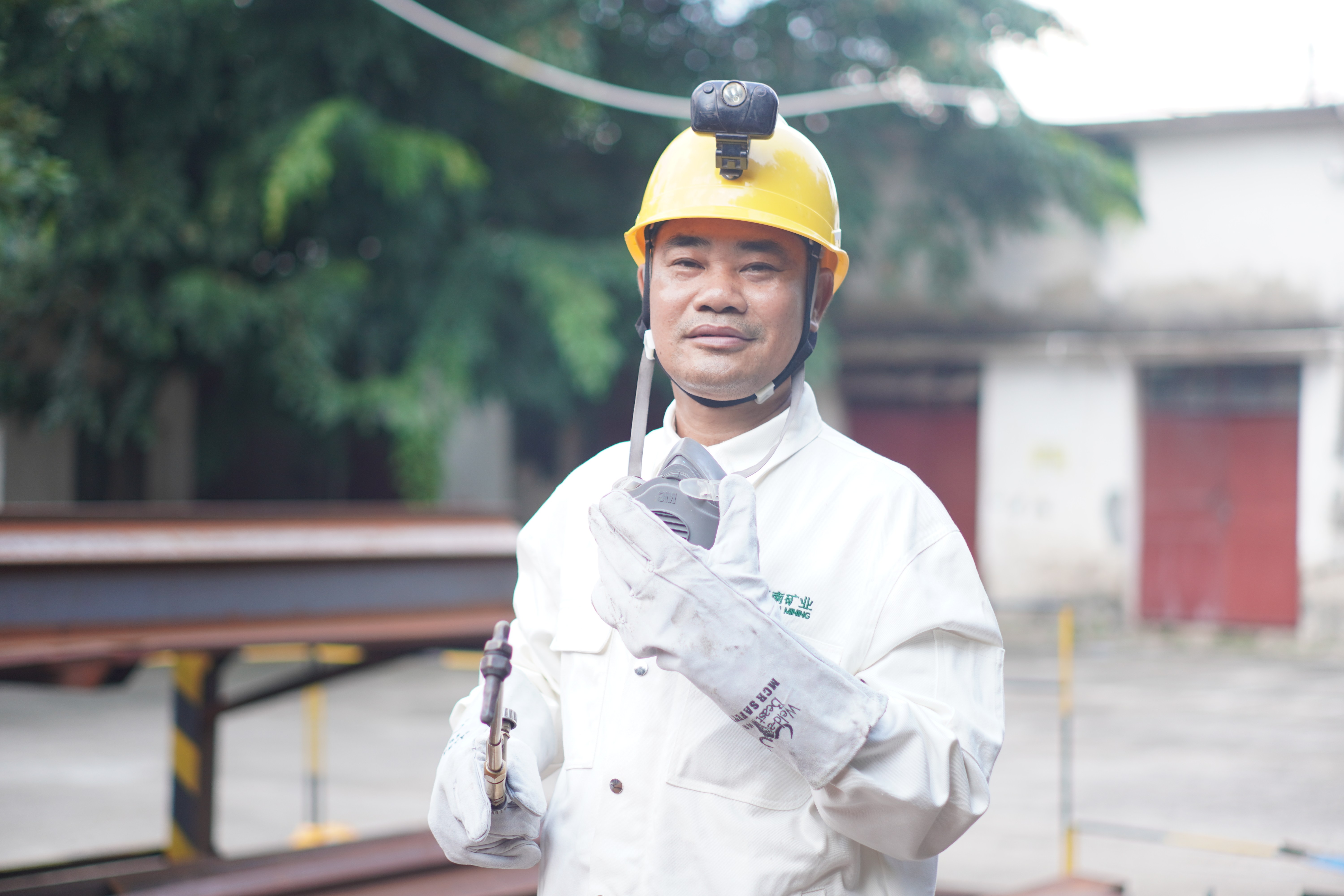 全國表彰！海南礦業(yè)員工李勇榮膺全國勞動模范