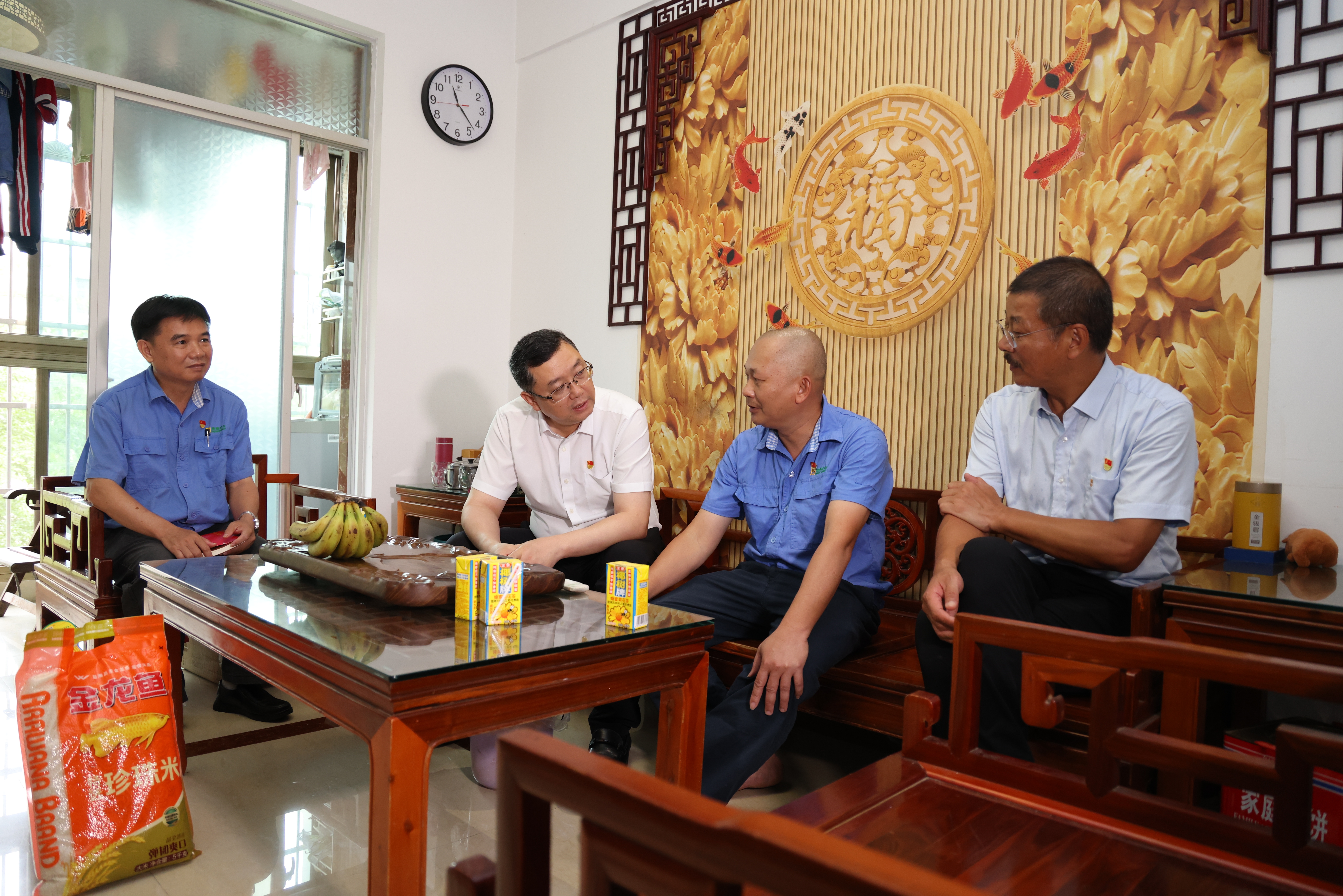 省國(guó)資委黨委書記、主任馬詠華走訪慰問海南礦業(yè)困難黨員