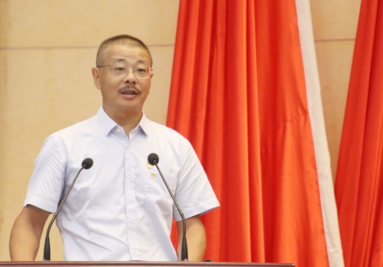 劉明東榮獲“海南省優(yōu)秀中國(guó)特色社會(huì)主義事業(yè)建設(shè)者”稱號(hào)