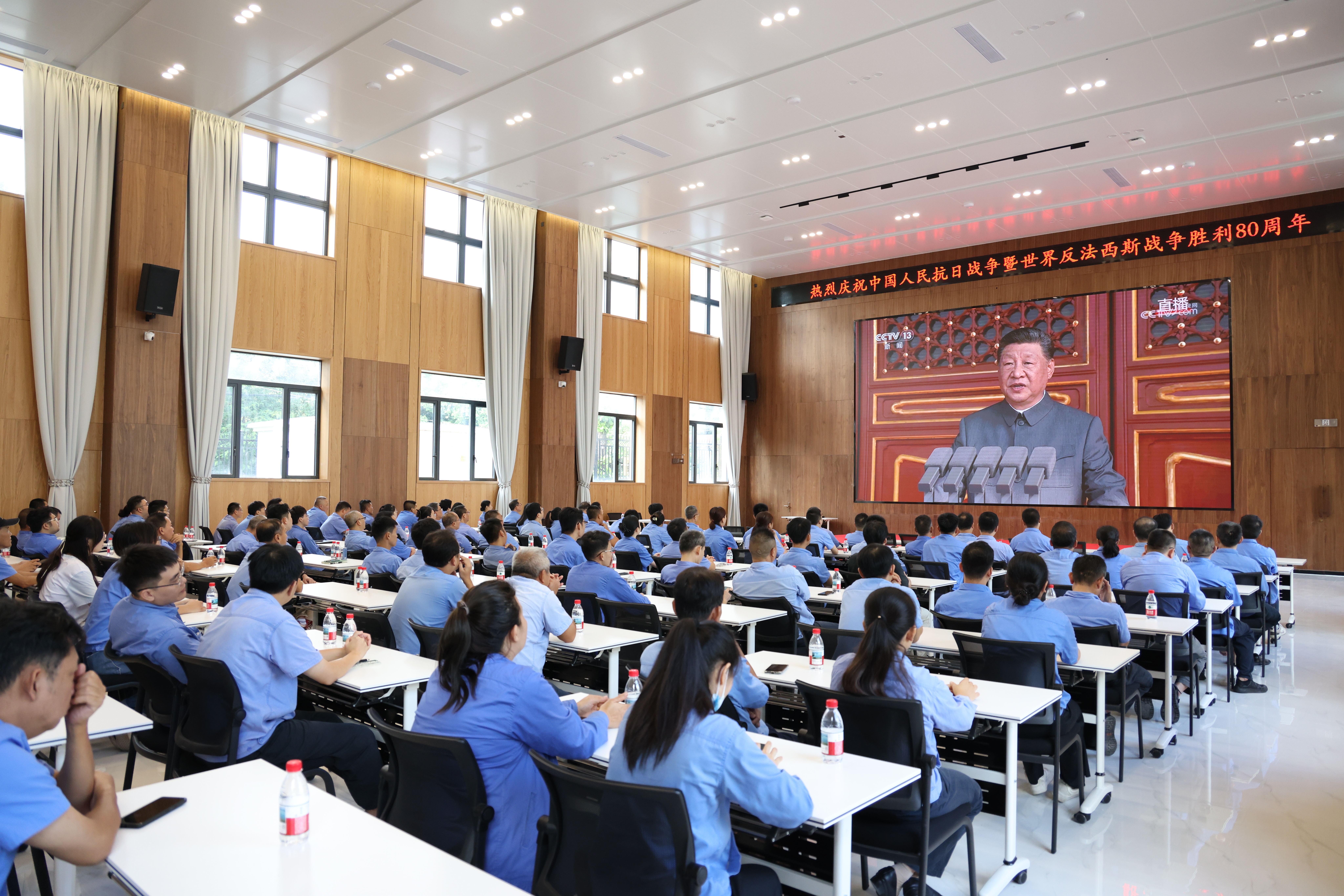 弘揚偉大抗戰(zhàn)精神 海南礦業(yè)組織收看九三勝利日大閱兵